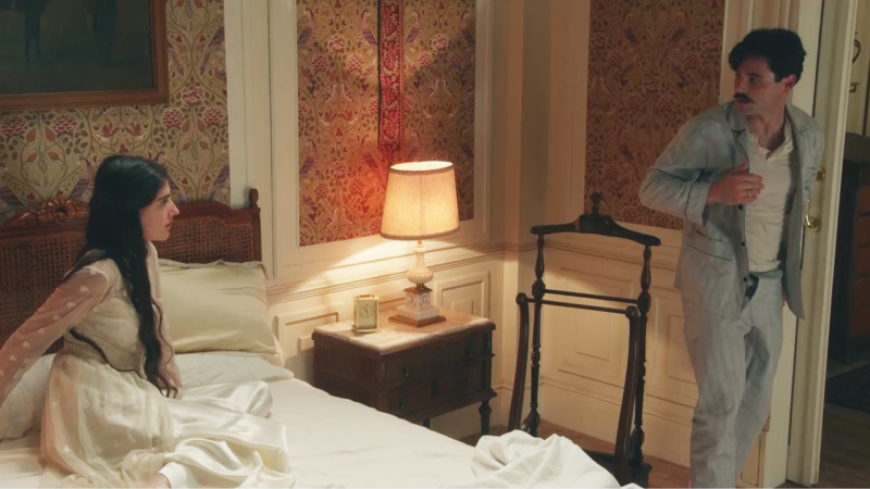 Manuel confunde a Jimena con Jana en la cama