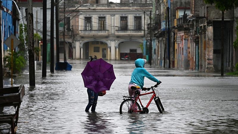 Florida se prepara para la llegada del huracán Idalia tras provocar inundaciones a su paso por Cuba