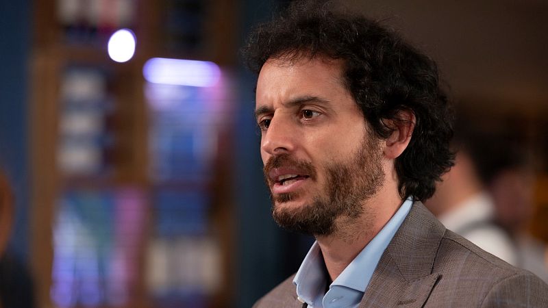 '4 estrellas' | ¡Hugo ha despertado del coma y reaparece en el hotel Lasierra!