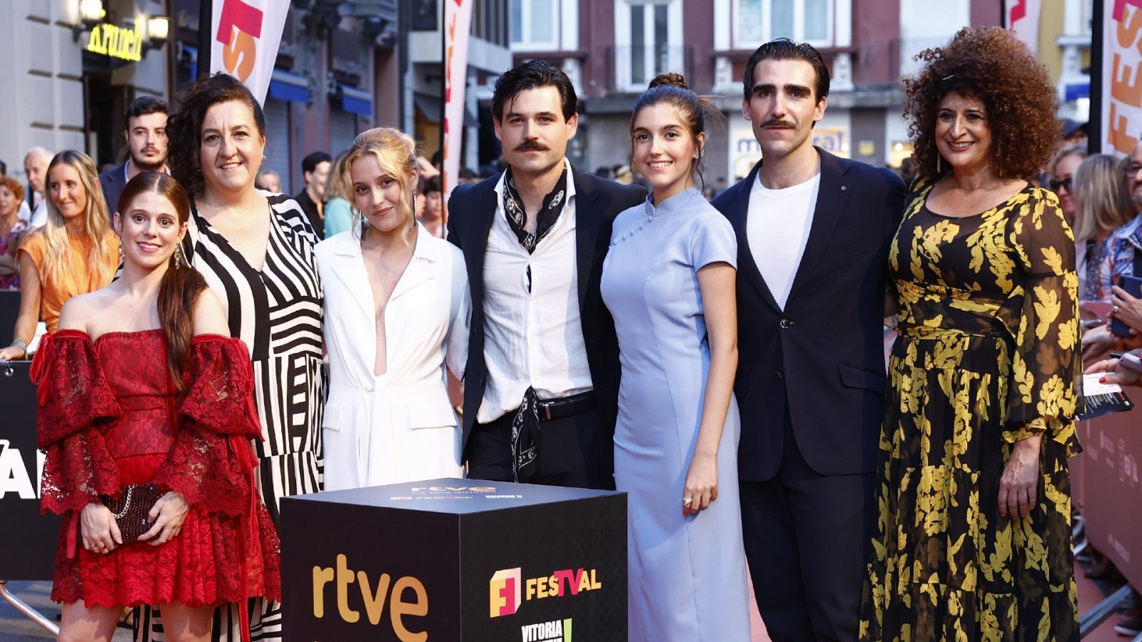 Las anécdotas de los actores de 'La Promesa' con los fans - La promesa | Ver