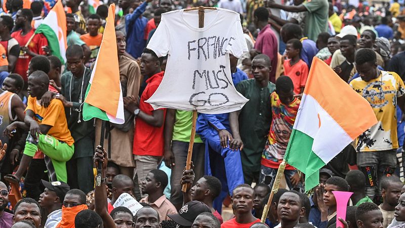 Níger inicia conversaciones para la retirada "rápida" de las tropas francesas del país: "Están en una posición ilegal"