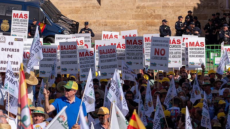 Agricultores y ganaderos se concentran en Córdoba para pedir medidas contra la sequía y el cambio climático