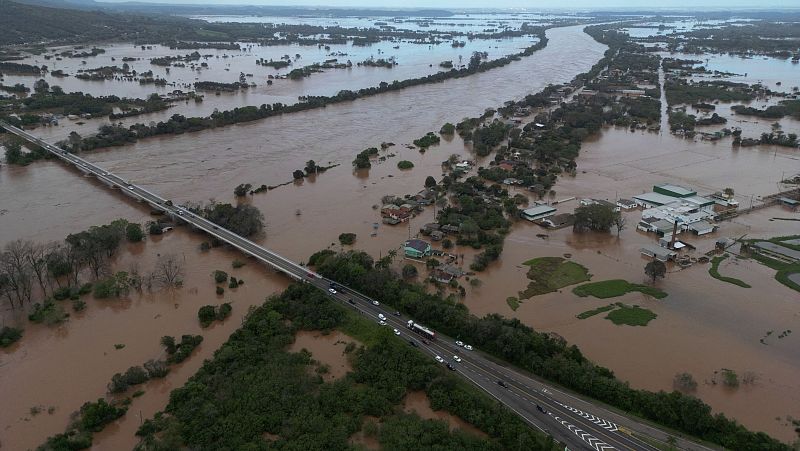 Al menos 22 muertos y miles de evacuados por el paso de un ciclón extratropical en el sur de Brasil