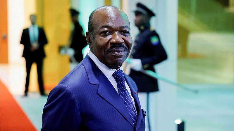 El líder golpista de Gabón otorga "libertad de movimiento" al depuesto presidente Ali Bongo