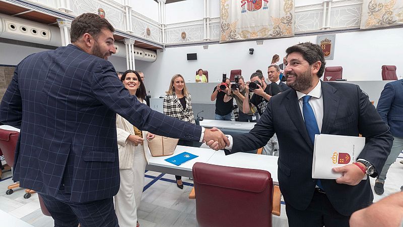 El 'popular' López Miras, reelegido presidente de la Región de Murcia con el apoyo de Vox
