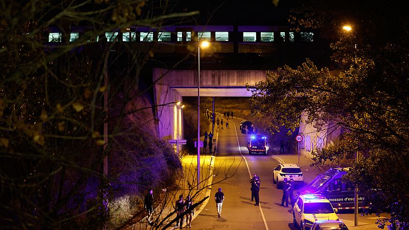 Mueren cuatro personas al ser arrolladas por un tren de cercanías al cruzar la vía en Barcelona