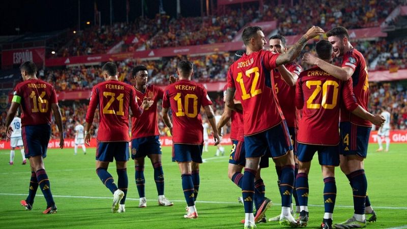 España cierra el parón con otra goleada a Chipre y ya mira a Escocia por el liderato de grupo