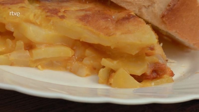Tortilla de patata al estilo rey Pelayo: con chorizo a la sidra!