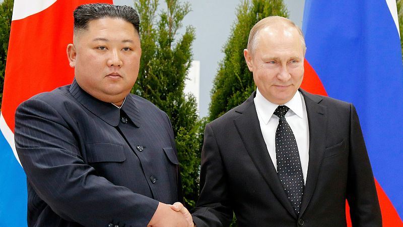 El encuentro entre Putin y Kim Jong-un: una visita rodeada de misterio que pone de manifiesto el "aislamiento" de Rusia