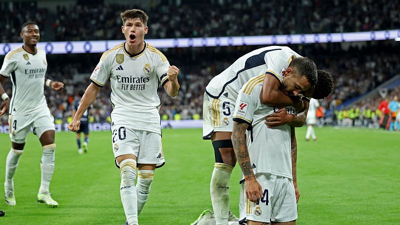 El Real Madrid remonta ante la Real Sociedad para mantener el pleno en LaLiga