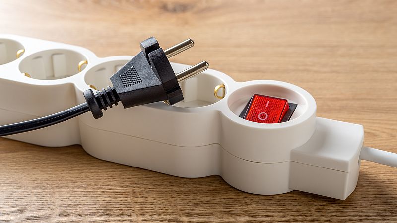 La luz baja este jueves un 2% y se sitúa en los 106,46 euros/MWh