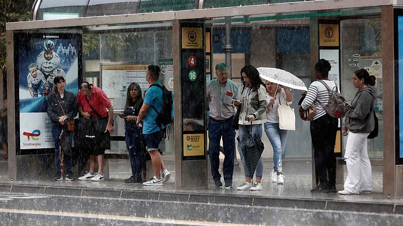 Las fuertes tormentas mantienen en alerta a nueve comunidades, tras dejar más de 200 litros en Valencia
