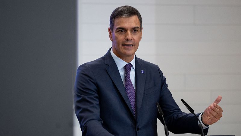 Sánchez acusa a Feijóo de someter al país a la "parálisis" y promete un proyecto "coherente con la Constitución"