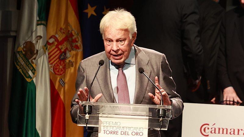 Felipe González asegura que la prudencia le "obliga a callar muchas cosas" de las que piensa