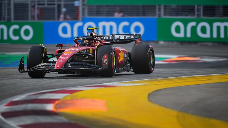 Sainz domina los últimos libres en Singapur ante la mejoría de Red Bull