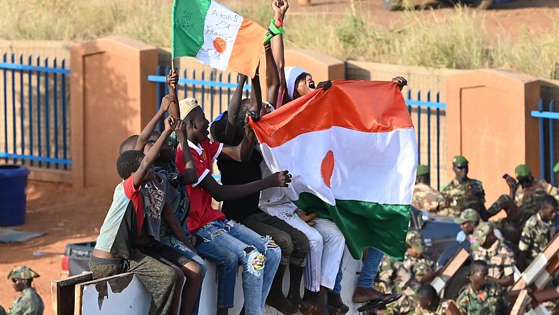Macron asegura que el embajador de Francia ha sido tomado como "rehén" por la junta militar que gobierna Níger