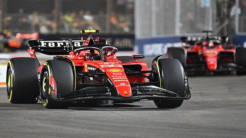 Carlos Sainz gana el GP de Singapur; Alonso, 15º