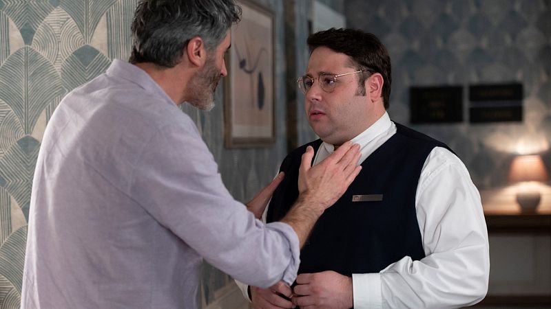 '4 estrellas' | ¡José Antonio fue adoptado! ...y se ha enterado leyendo una novela