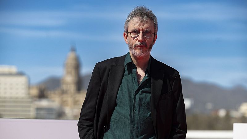 Xoél López: "Me agarro a versos sueltos de cualquier canción"