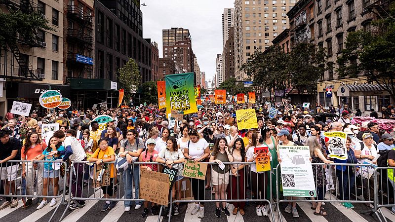 Miles de activistas climáticos marchan en Nueva York para pedir el fin de la energía fósil