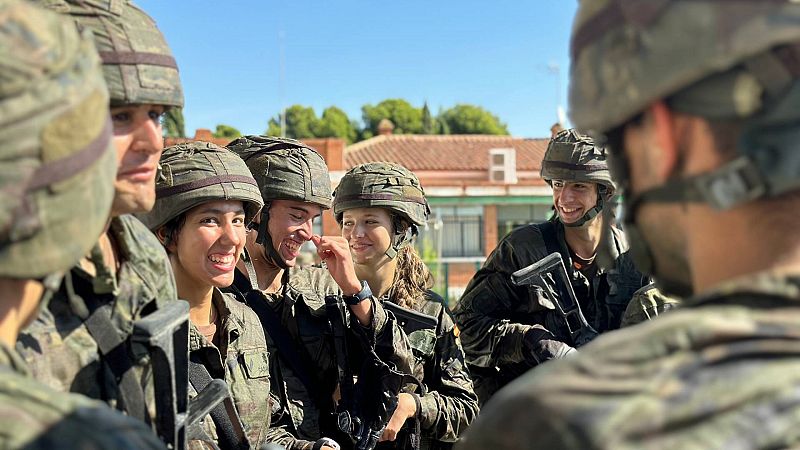La princesa Leonor continúa con su instrucción militar: las fotos de las maniobras en Zaragoza