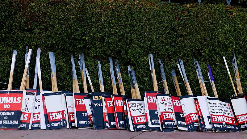 Guionistas y estudios de Hollywood retoman negociaciones para poner fin a la huelga