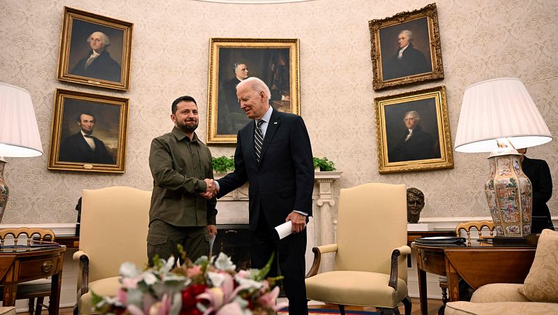 Biden asegura a Zelenski en Washington más ayuda militar pero no incluirá los misiles de largo alcance que pedía Kiev