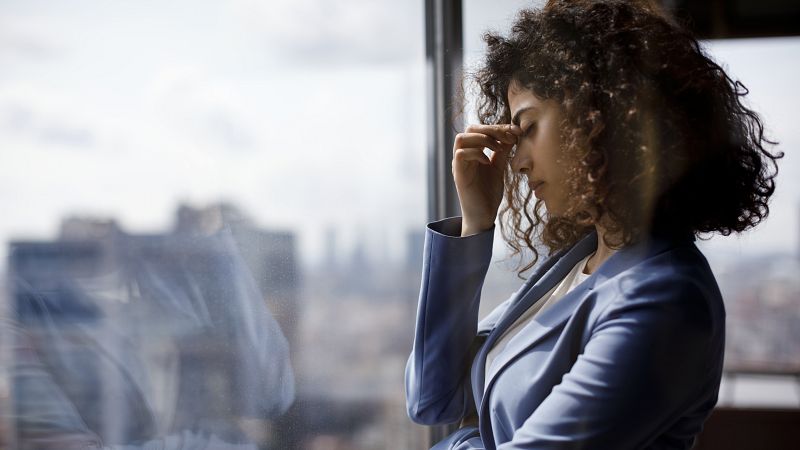 Mujeres ascendidas a directivas cuando la empresa está en crisis: la "trampa" del 'acantilado de cristal'