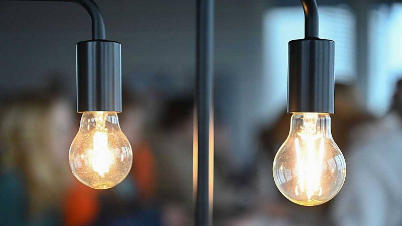 El precio de la luz subirá este martes hasta los 123 euros/MWh, nuevo máximo en septiembre