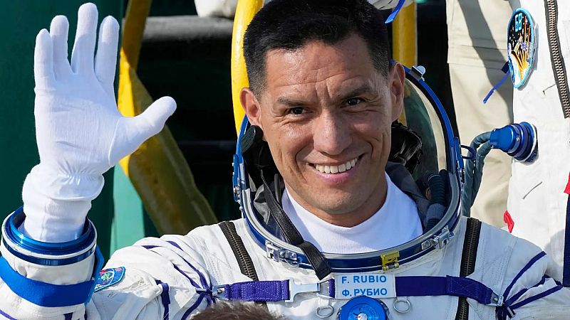 El astronauta de origen hispano Frank Rubio regresa a la Tierra con el récord de 371 días en el espacio