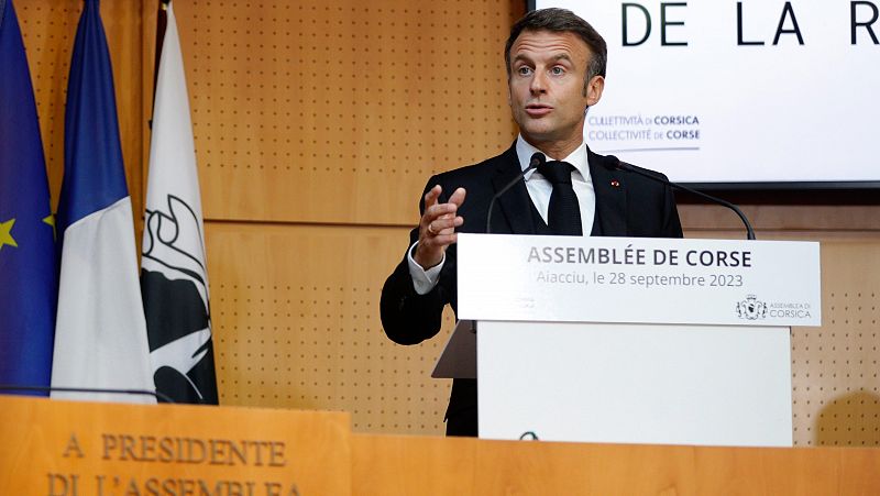 Macron se declara a favor de "construir una autonomía" para Córcega dentro de Francia