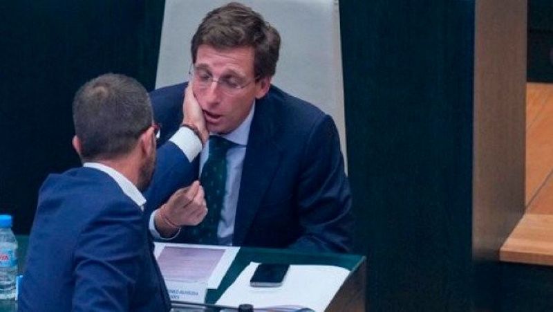 Dimite el concejal socialista que fue expulsado del pleno después de tocarle la cara "tres veces" a Almeida