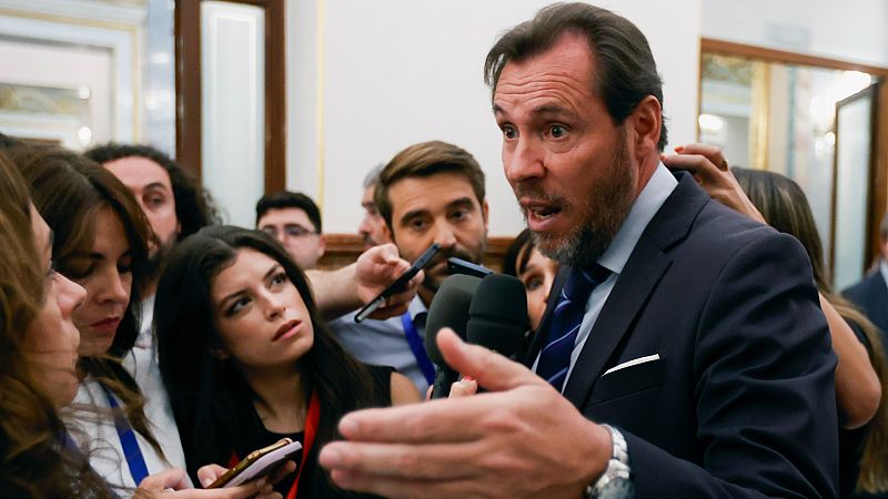 Óscar Puente (PSOE) sufre un incidente con un pasajero al coger el AVE para votar en la investidura de Feijóo