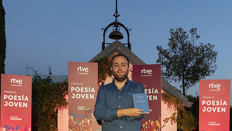 RNE y Fundacin Montemadrid entregan a Flix Moyano el XV Premio de Poesa Joven