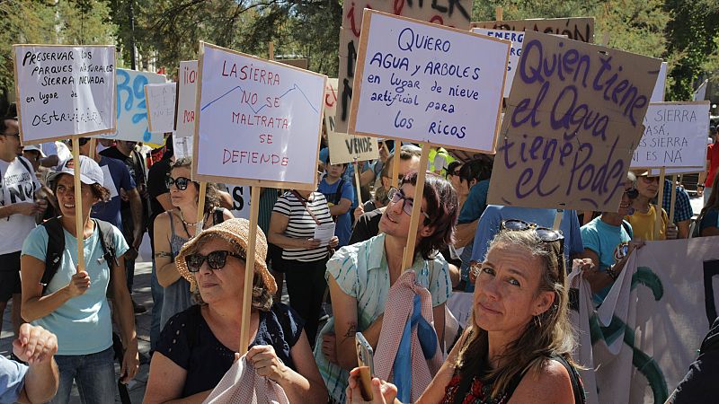 Unas 3.000 personas se manifiestan en Granada contra la prxima Cumbre Europea en la ciudad