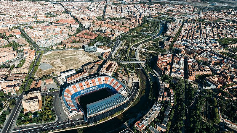 57 a�os del estadio Vicente Calder�n: descubre los estadios de f�tbol m�s curiosos del mundo