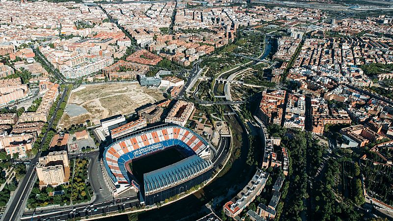 57 aos del estadio Vicente Caldern: descubre los estadios de ftbol ms curiosos del mundo