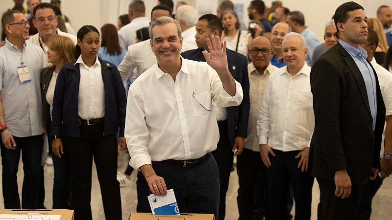 El presidente dominicano Abinader gana las primarias con casi el 91% de los votos y optará a la reelección