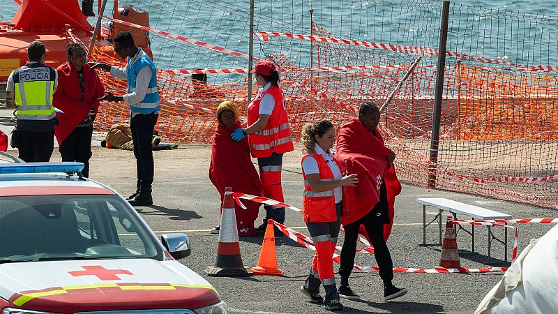 Al menos siete desaparecidos tras hundirse una zdiac en 12 horas frenticas de rescates en Lanzarote