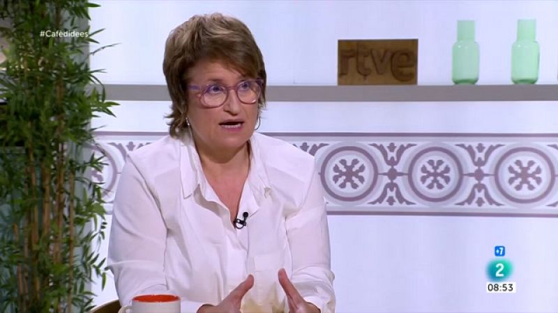 Anna Simó avança que es farà un debat territorial sobre l'ús del mòbil a les aules