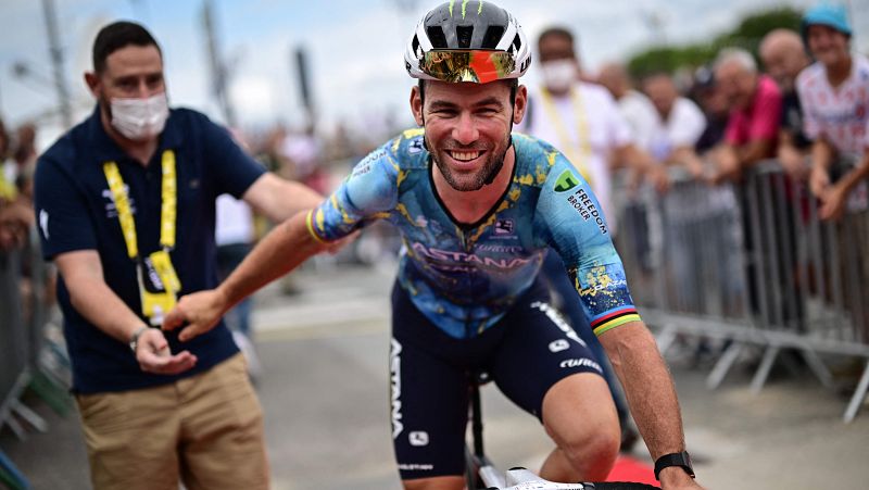 Mark Cavendish aplaza su retirada y renueva un año con Astana para batir el récor de Merckx