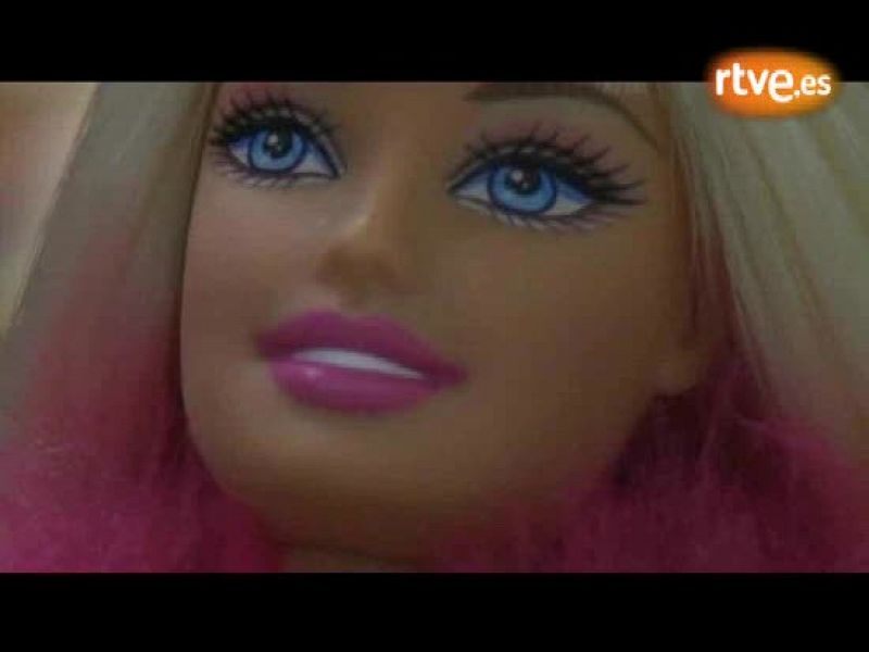 La muñeca Barbie supera la barrera de los 50 'eternamente joven'