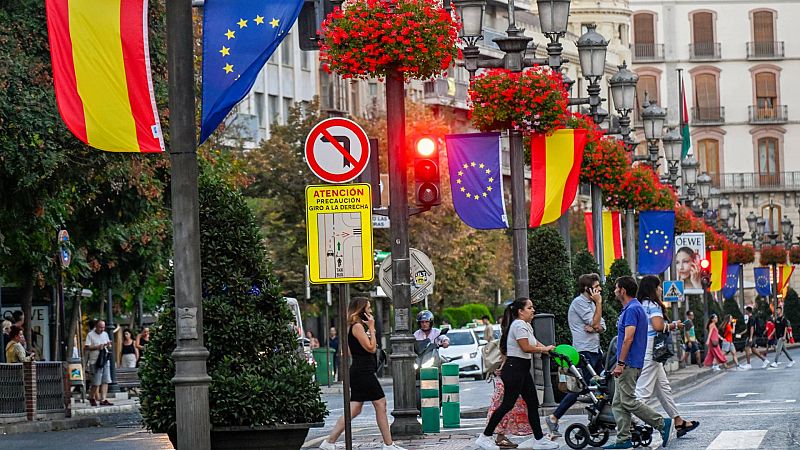 Hoteles de lujo al completo y comercios vacos por falta de turistas: la doble cara de la cumbre en Granada