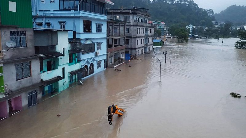 Al menos 14 muertos y 120 desaparecidos por las inundaciones en el norte de la India