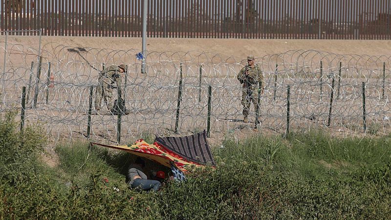 Biden cree que el muro fronterizo con México levantado por Trump no es efectivo, pero que no puede evitar reforzarlo