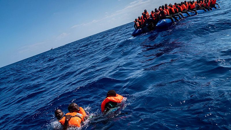 Italia vuelve a bloquear y multar al Open Arms tras desembarcar a 176 personas en Carrara