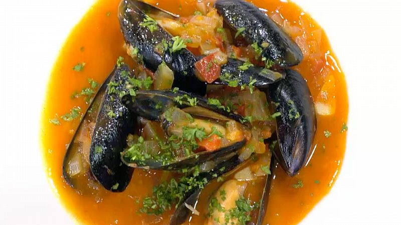 Receta de mejillones a la marinera de Tania Llasera en MasterChef Celebrity 8