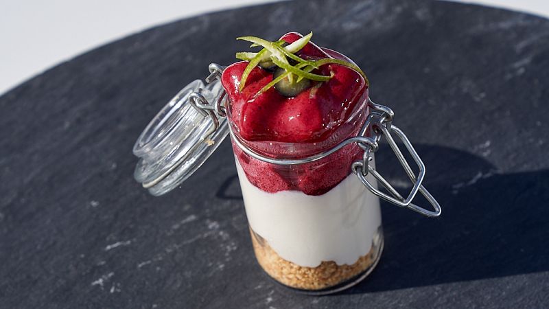 Receta de mini cheescake con espuma de frutos rojos de MasterChef Celebrity 8