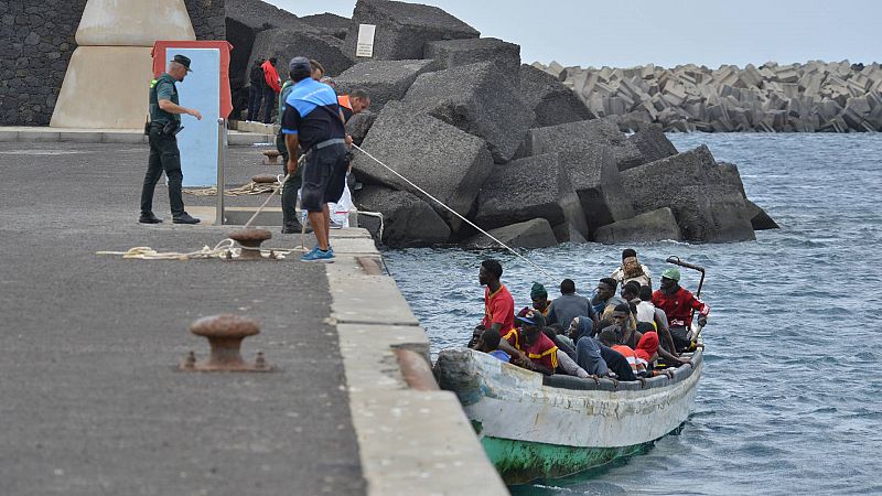 El Cabildo de El Hierro pide una cumbre internacional ante la llegada de 1.200 migrantes a la isla en solo dos días