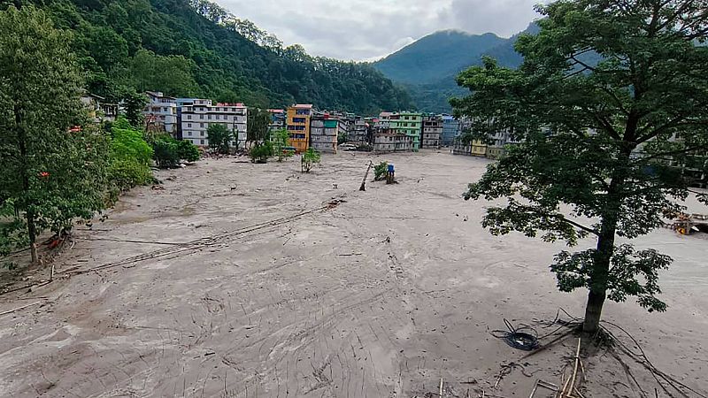 Al menos 40 muertos tras la inundación de un lago glaciar en el Himalaya indio